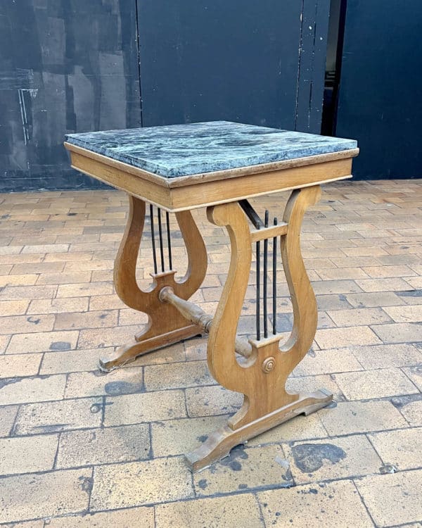 Table de bistrot à piétement lyre, plateau en marbre vert