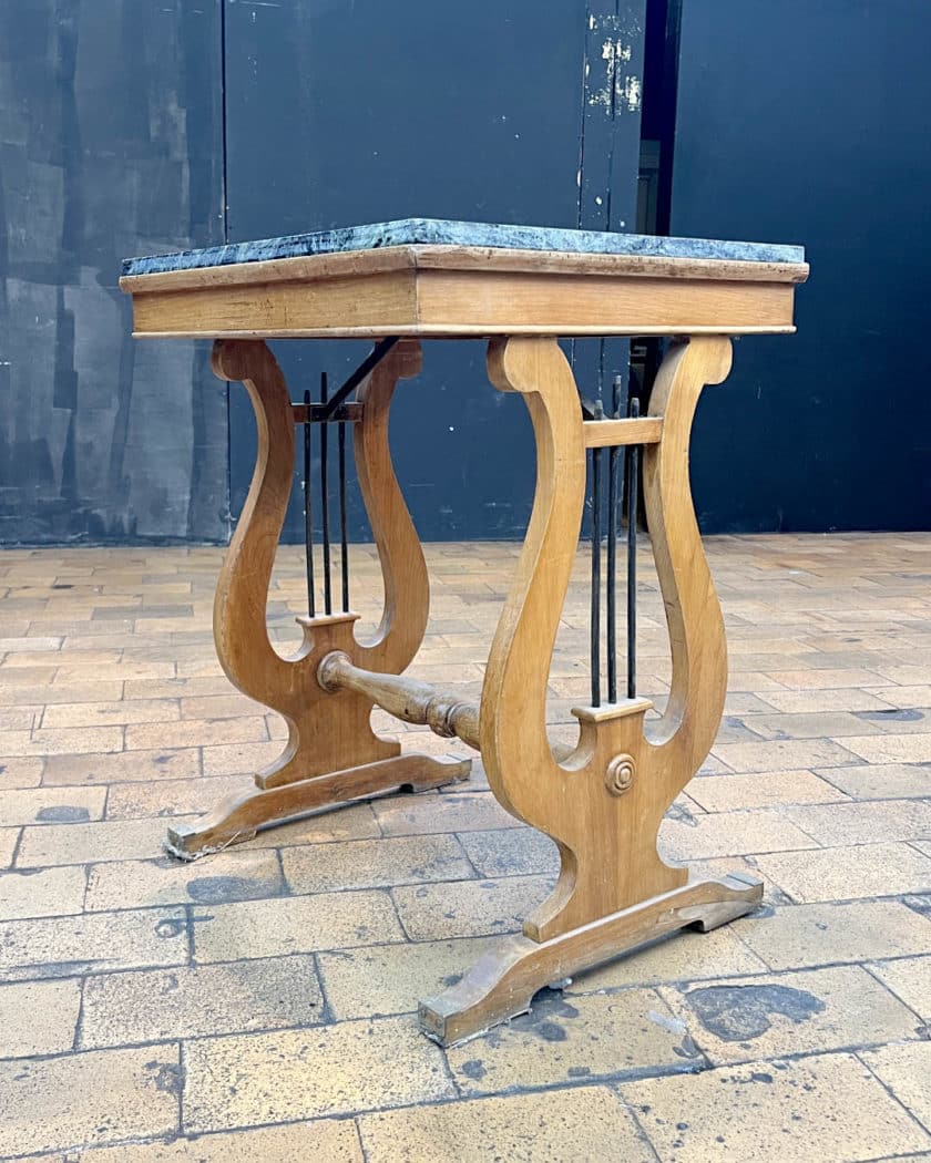 Table de bistrot à piétement lyre, plateau en marbre vert
