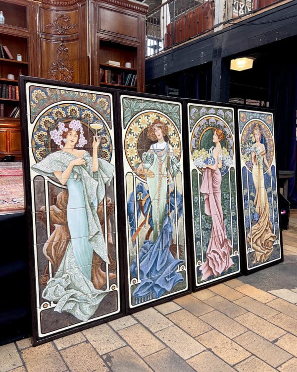 Lot contemporain en céramique d'après MUCHA