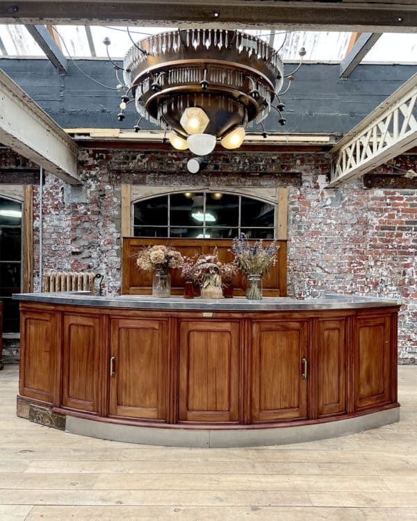 Bar arondi avec plateau et plinthe inox, circa 1930