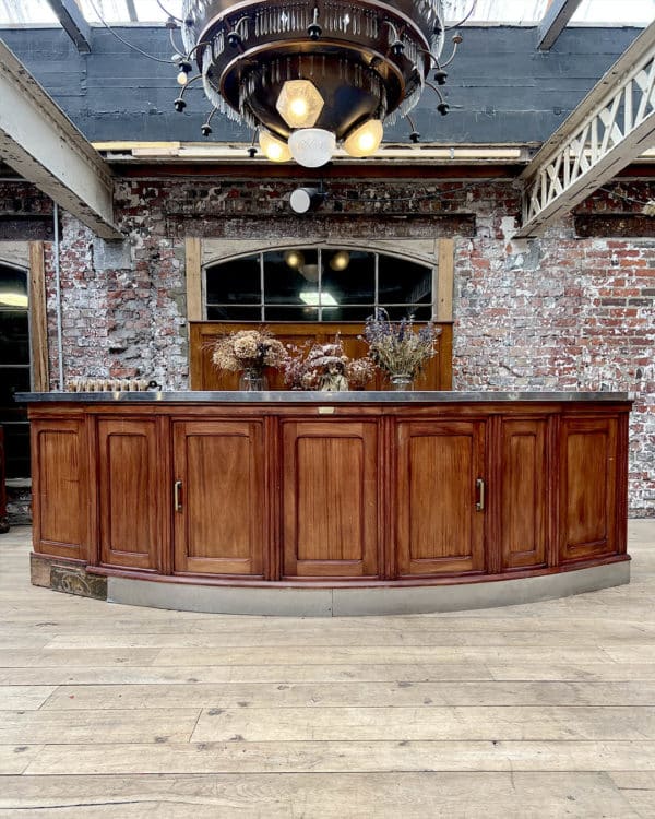 Bar arondi avec plateau et plinthe inox, circa 1930