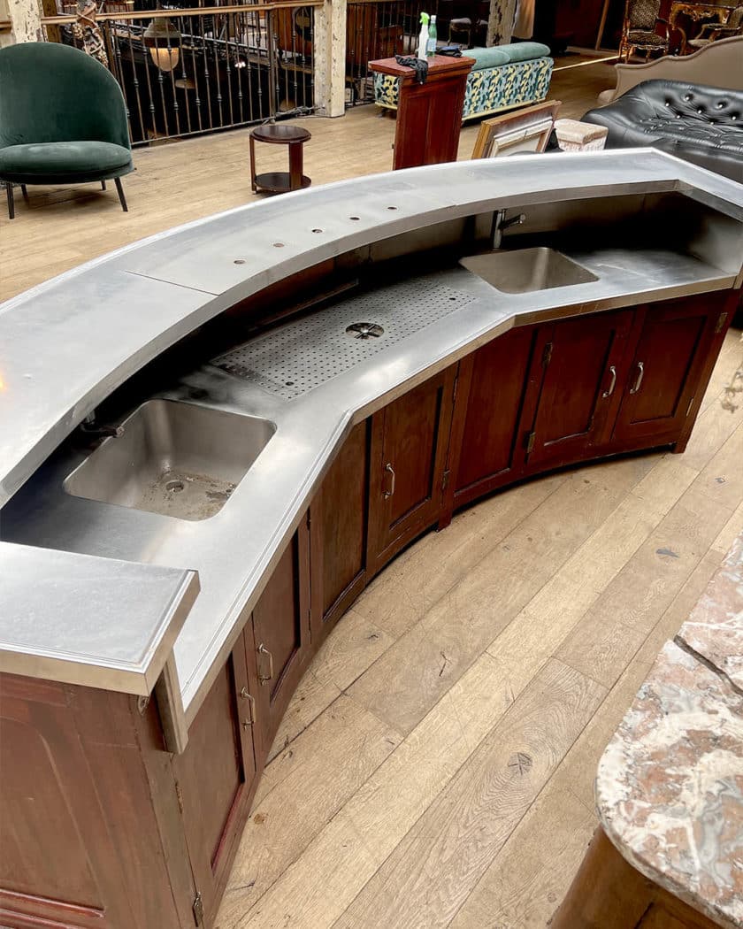 Bar arondi avec plateau et plinthe inox, circa 1930