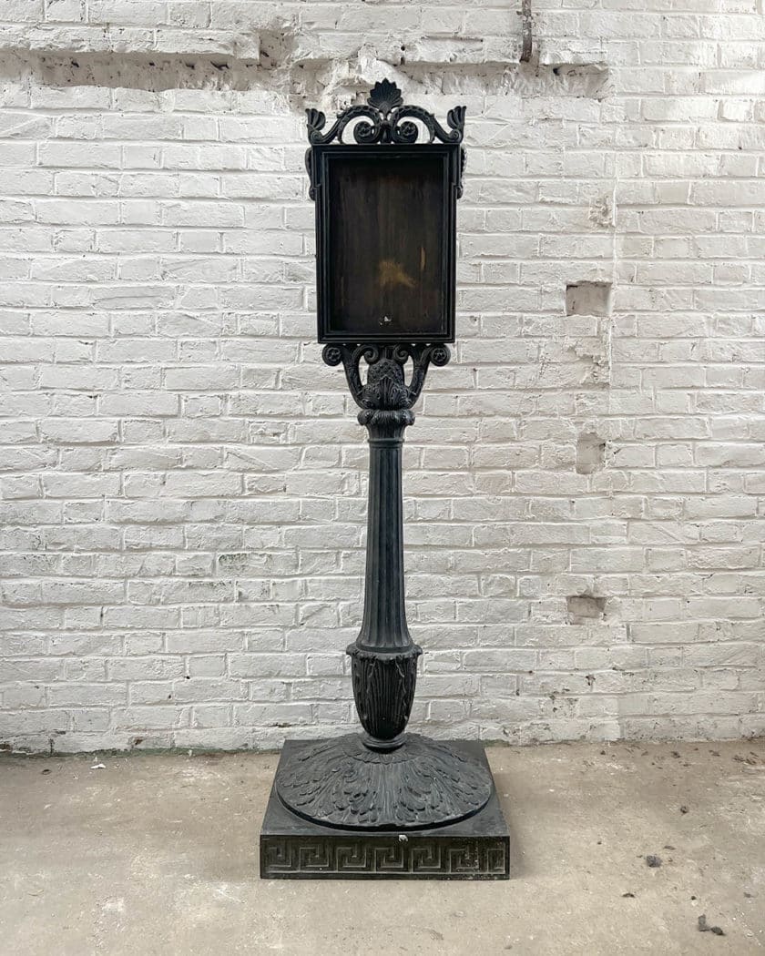 Porte menu en bronze, circa 1890