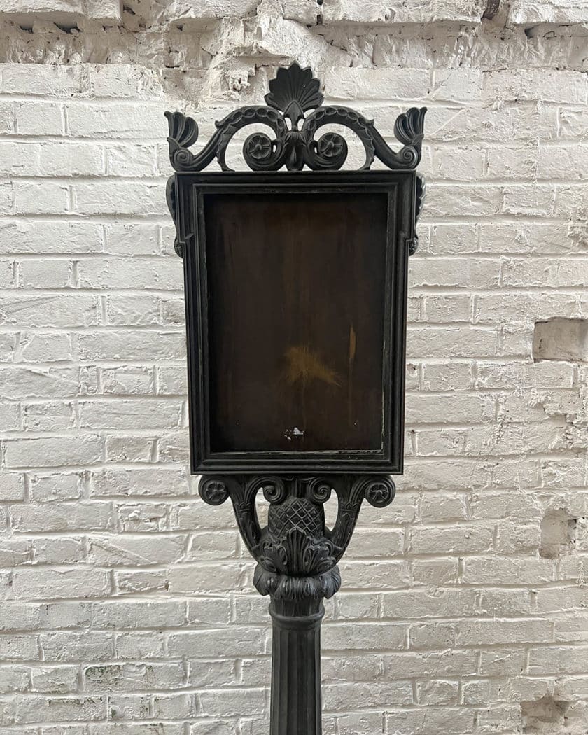 Porte menu en bronze, circa 1890
