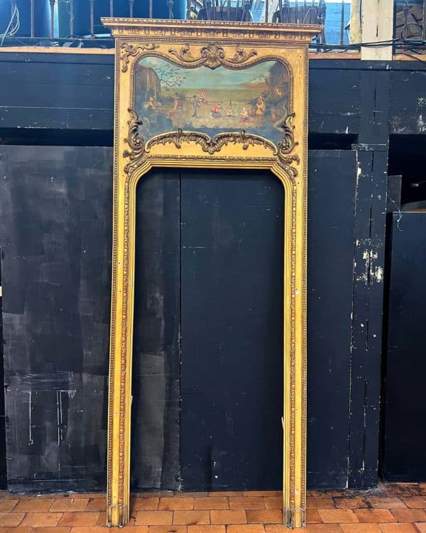 Élément de boiserie, linteau de porte, en bois sculpté front