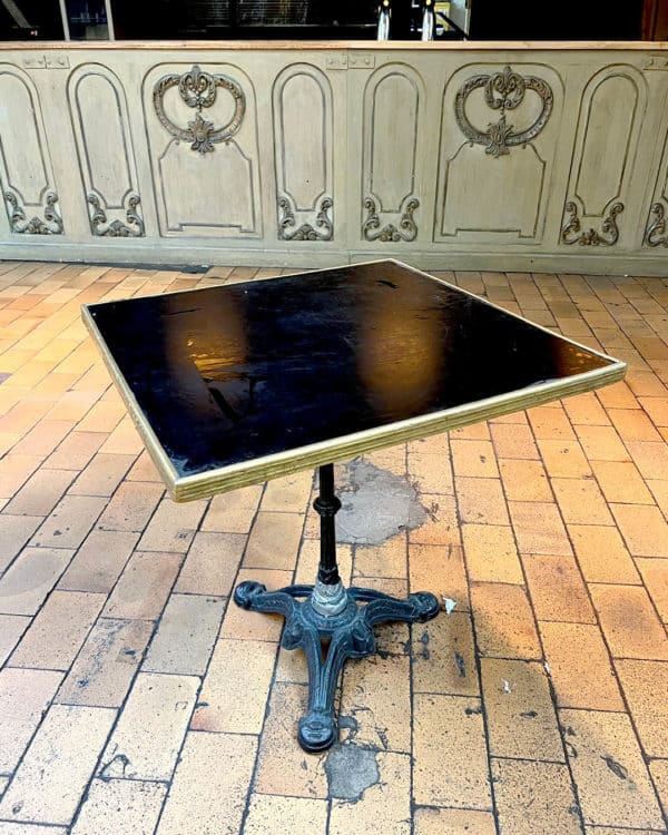 Paire de table bistrot pietement en fonte