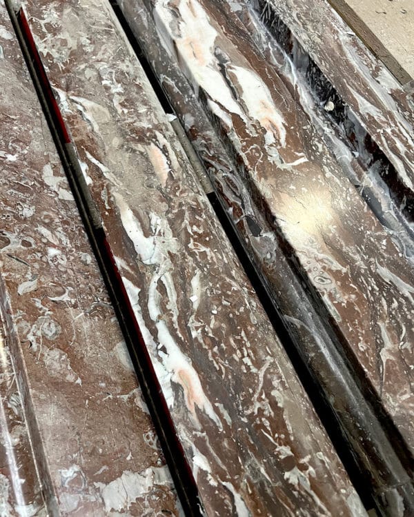 Lot de plinthe en marbre rouge