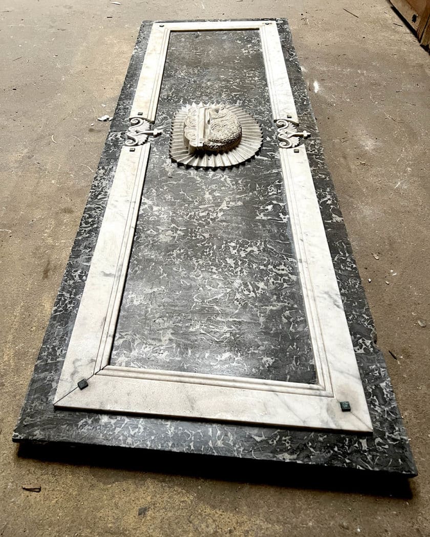 IMG_8367 | Matériaux Authentiques Plaque de marbre provenant d'un autel d'église