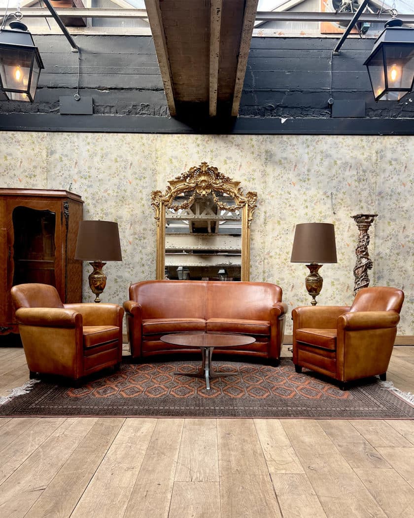 IMG_8472 | Matériaux Authentiques Salon club en cuir avec banquette galbé