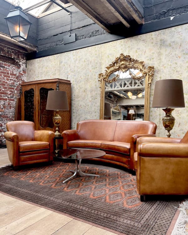 IMG_8473 | Matériaux Authentiques Salon club en cuir avec banquette galbé