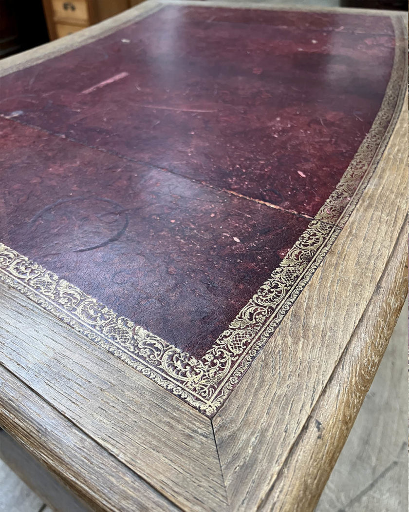 IMG_8544 | Matériaux Authentiques Lot de trois tables d'accueil cintrées