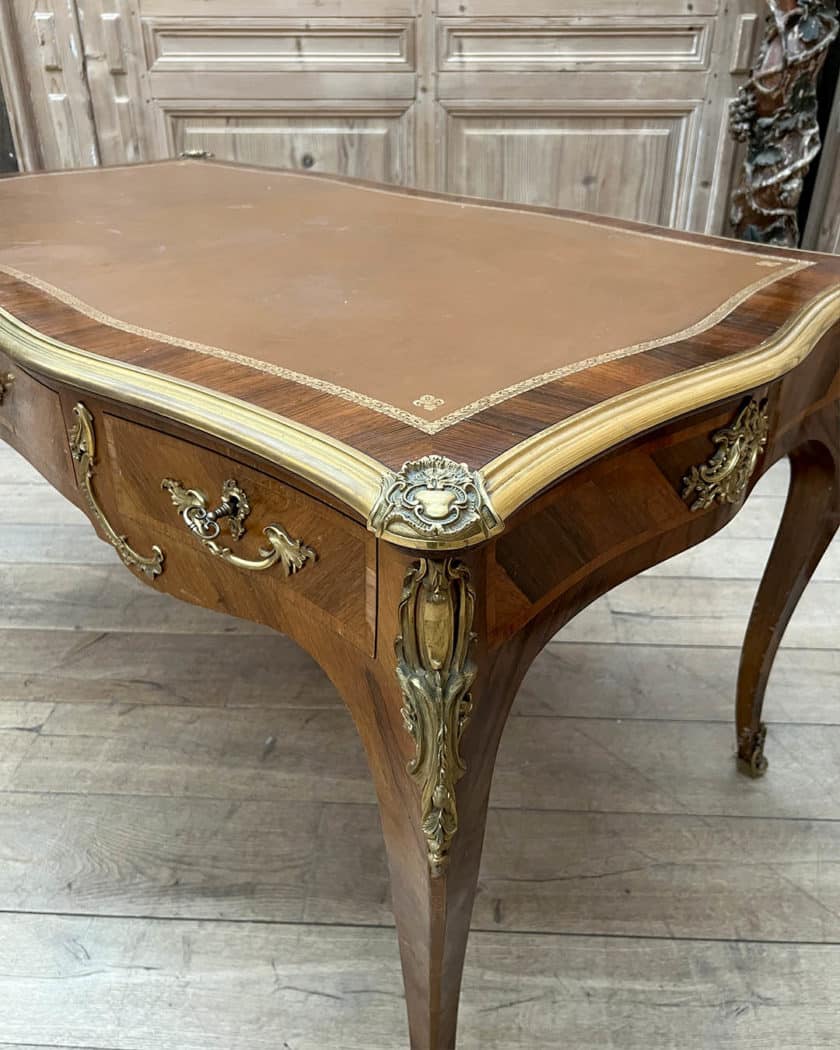 Bureau desprit Louis XV avec ses bronzes doré Maurice Rinck11 | Matériaux Authentiques Bureau d'esprit Louis XV avec ses bronzes doré Maurice Rinck