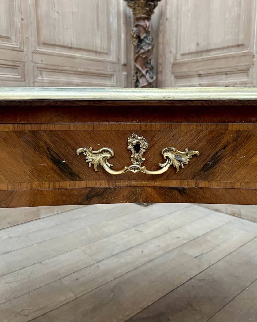 Bureau desprit Louis XV avec ses bronzes doré Maurice Rinck15 | Matériaux Authentiques Bureau d'esprit Louis XV avec ses bronzes doré Maurice Rinck