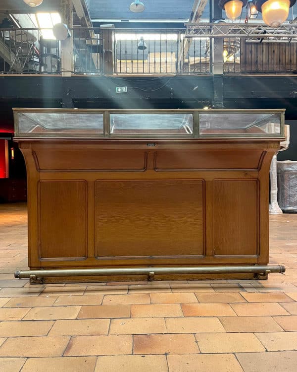 Comptoir ancien vitré de magasin en chêne