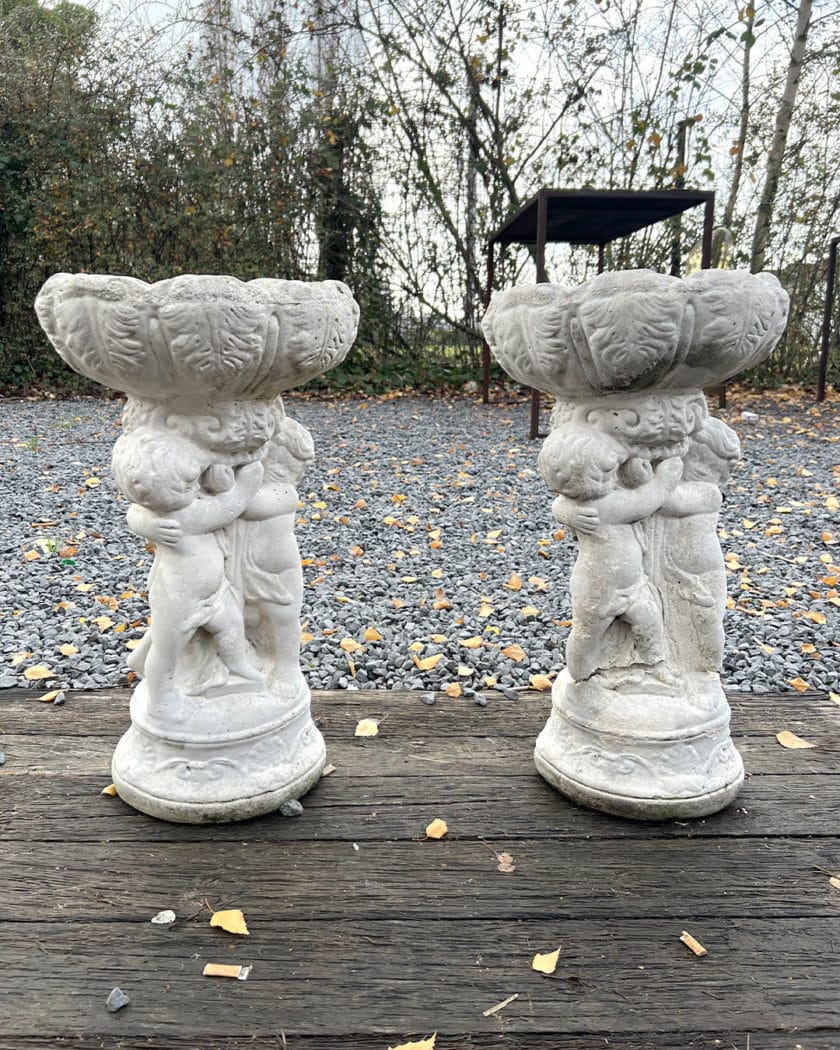 IMG_9051 | Matériaux Authentiques Paire de jardinières portées par 3 putti sculptés