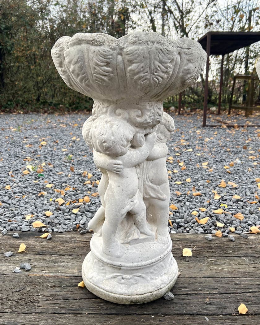 IMG_9052 | Matériaux Authentiques Paire de jardinières portées par 3 putti sculptés