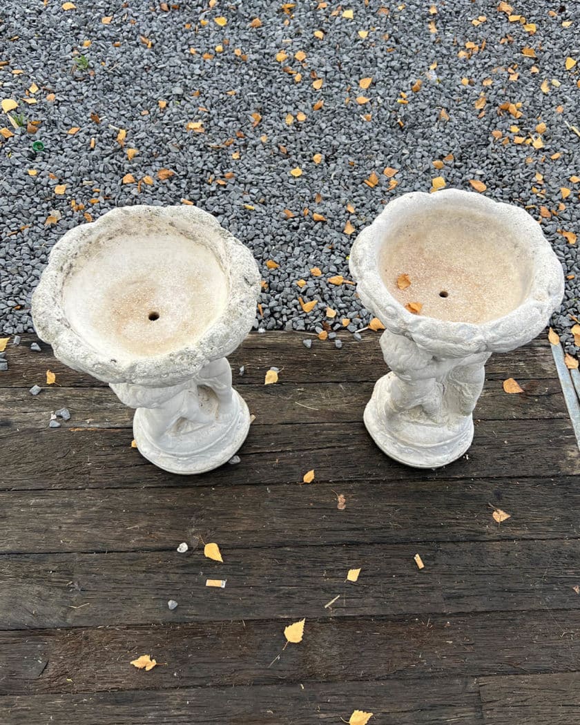 IMG_9054 | Matériaux Authentiques Paire de jardinières portées par 3 putti sculptés