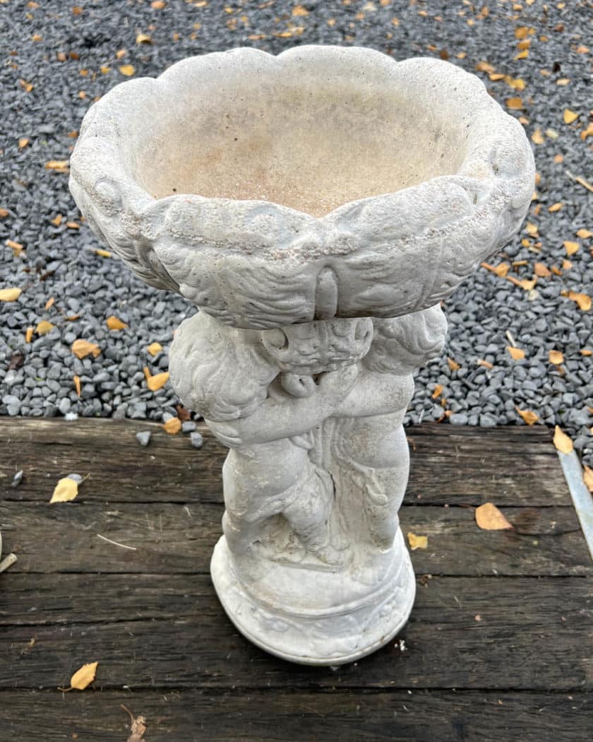 IMG_9056 | Matériaux Authentiques Paire de jardinières portées par 3 putti sculptés
