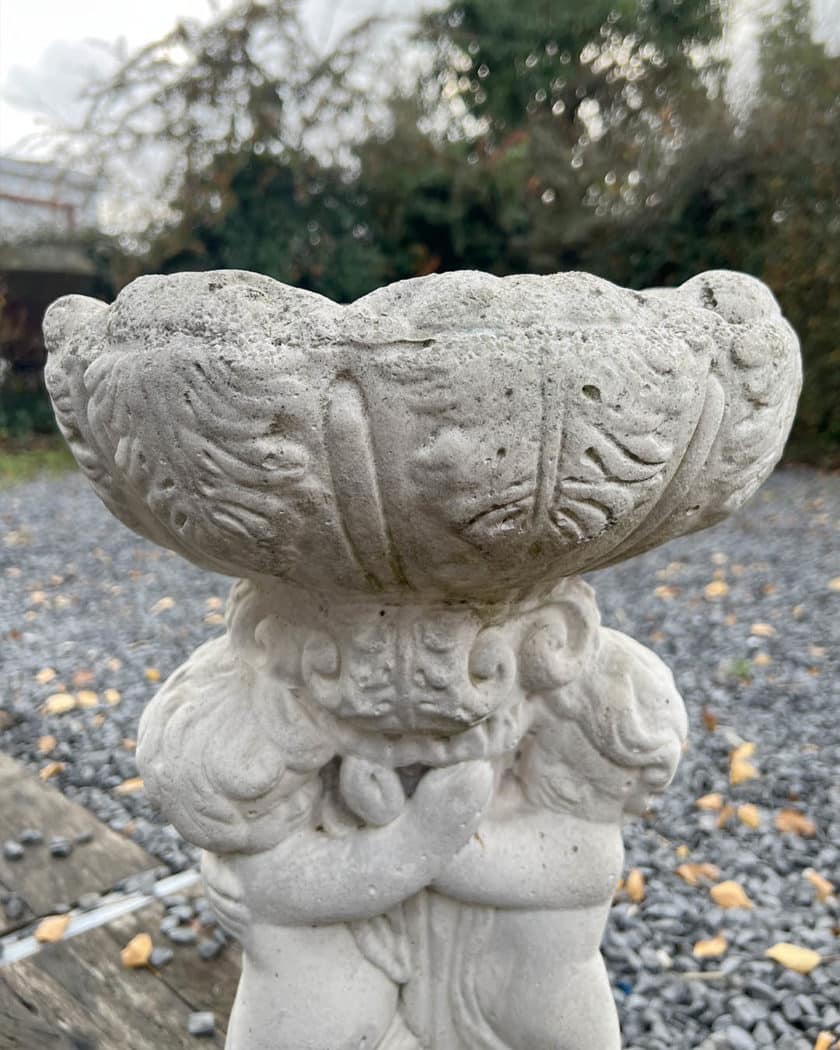 IMG_9058 | Matériaux Authentiques Paire de jardinières portées par 3 putti sculptés