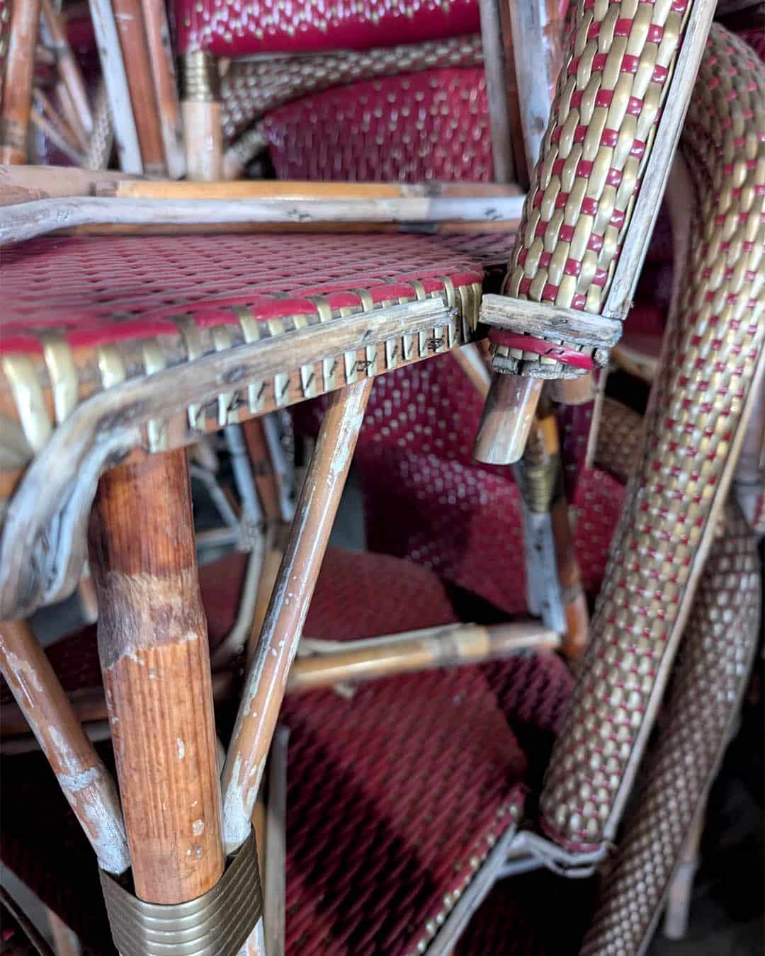 Lot de chaises en rotin MAISON DRUCKER | Matériaux Authentiques Lot de chaises en rotin, MAISON DRUCKER