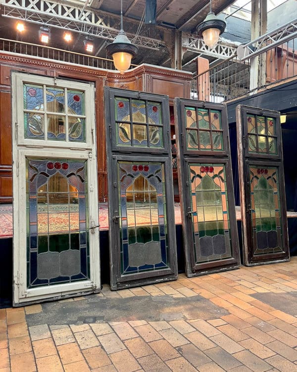 Lot de portes fenêtres avec vitraux