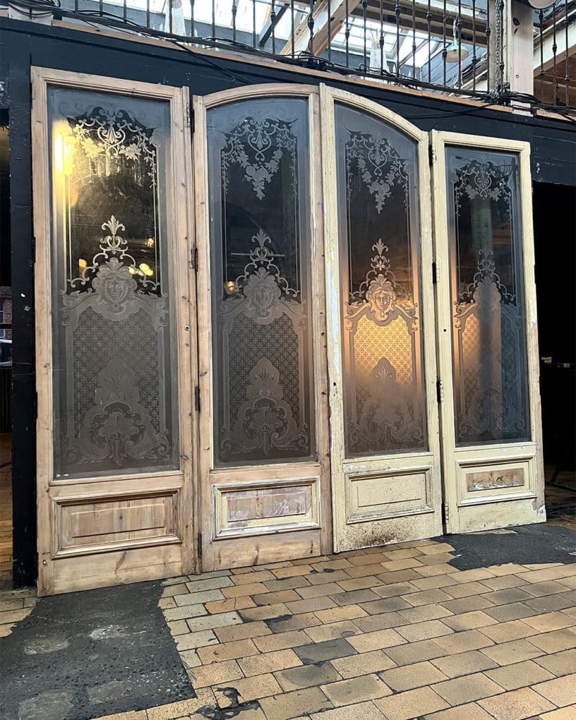 Quadriptique de porte en verre gravé | Matériaux Authentiques Quadriptyque de porte en verre gravé