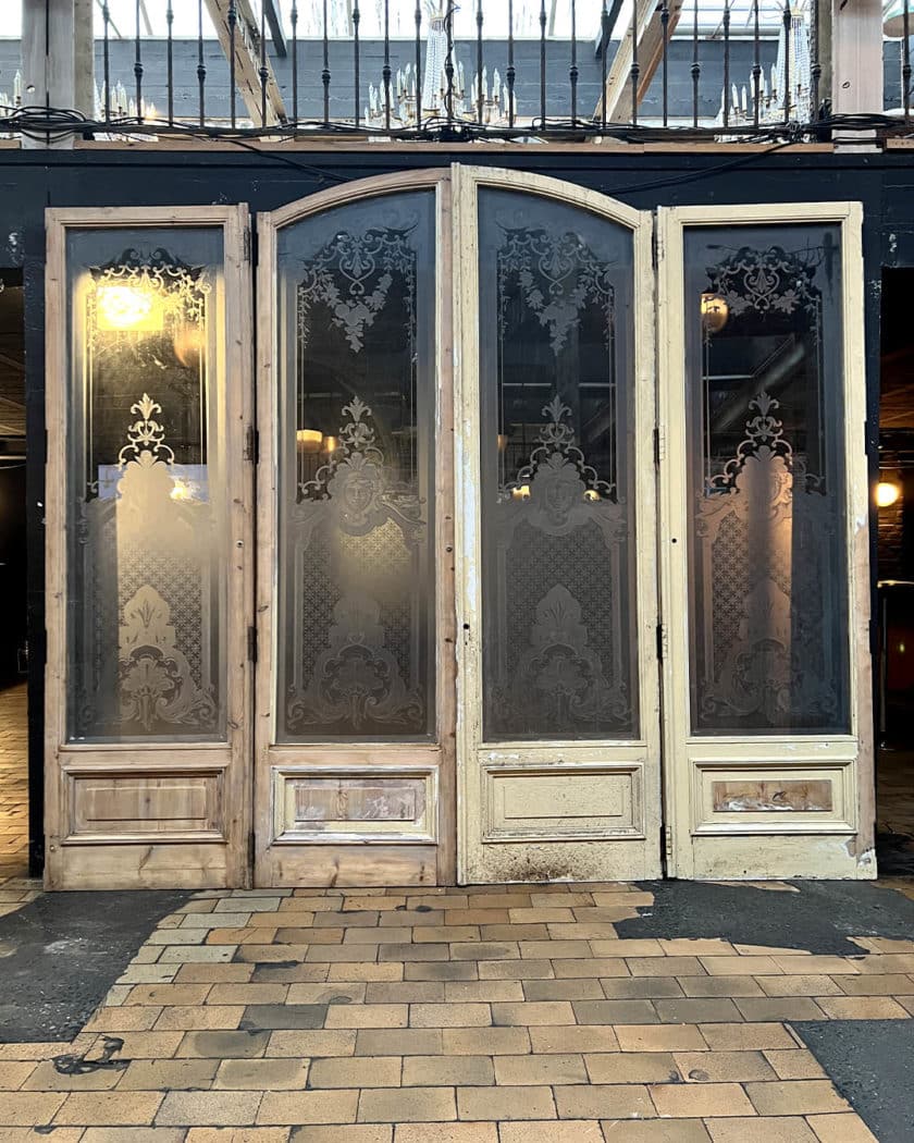 Quadriptique de porte en verre gravé1 | Matériaux Authentiques Quadriptyque de porte en verre gravé